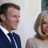 Uepa! A explicação de Macron, presidente da França, sobre vídeo viral em que leva tapa da mulher, Brigitte: 'Estávamos...'