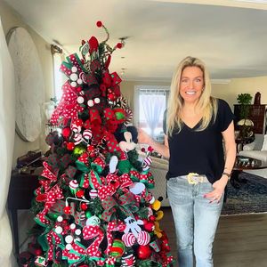 Mickey é moda! Olha esse exemplo magnífico com a cabeça do personagem, gorrinho com as orelhinhas e até a luva do ratinho! Tem coragem de inovar nessa pegada!?