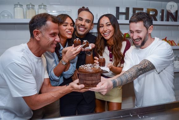 No evento estiveram presentes Bruna Marquezine, Sabrina Sato, Hugo Gloss além do chef internacional, que capricharam ao cozinhar panettones de chocolate.