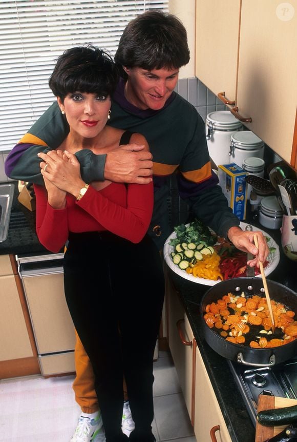 1991: juntos, Kris Jenner e Bruce tiveram duas filhas: Kendall Jenner e Kylie Jenner