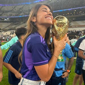 Antonela Roccuzzo usou as redes sociais para apoiar Lionel Messi após o vice da Argentina na Copa do Mundo de 2026 e emocionou os fãs