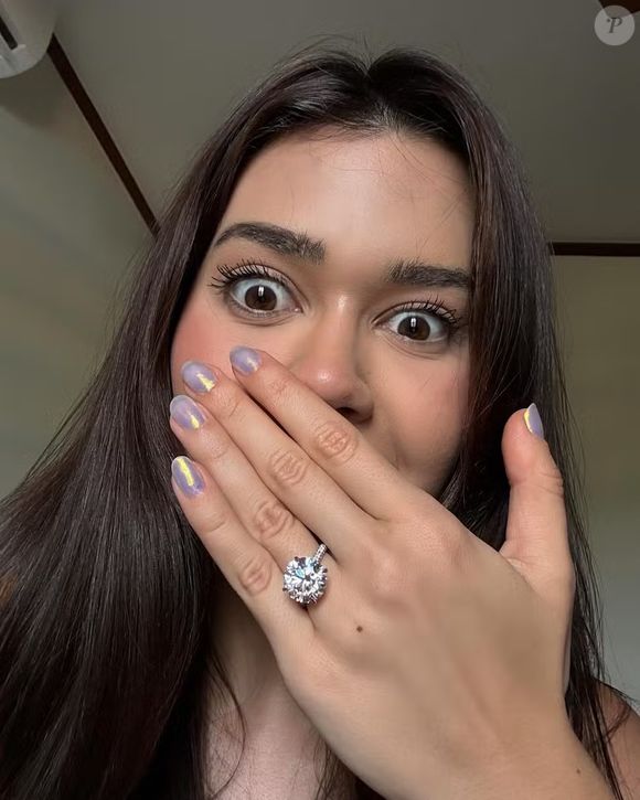 Os dois se conheceram através de interesses profissionais em comum e mantiveram relacionamento discreto até o início deste ano, quando formalizaram publicamente o compromisso.