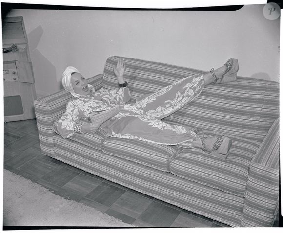 De acordo com um blog português, Carmen Miranda, conhecida como a “Pequena Notável”, media apenas 1,52 cm e calçava entre 31 e 32