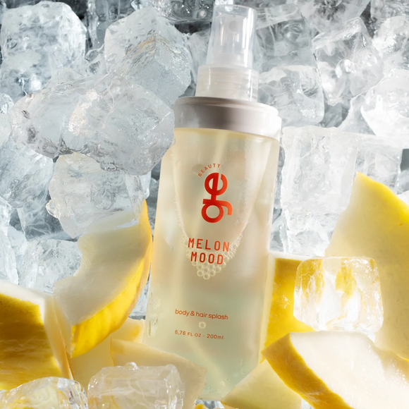 Para quem gosta daquela sensação de frescor pós banho, o Melon Mood aposta em uma combinação frutada e floral marcada pelo melão, pelas peônias e pelo white musk