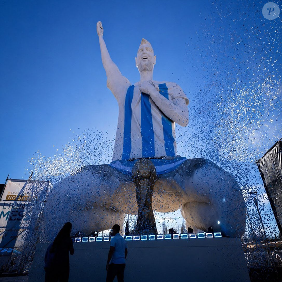 Inaugurada em Cutral Co, na Patagônia argentina, a estátua de Messi foi criada para celebrar o título mundial conquistado em 2022