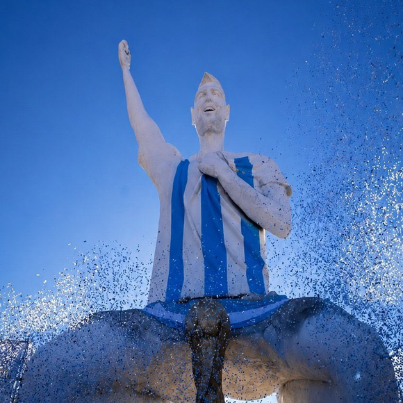 Inaugurada em Cutral Co, na Patagônia argentina, a estátua de Messi foi criada para celebrar o título mundial conquistado em 2022