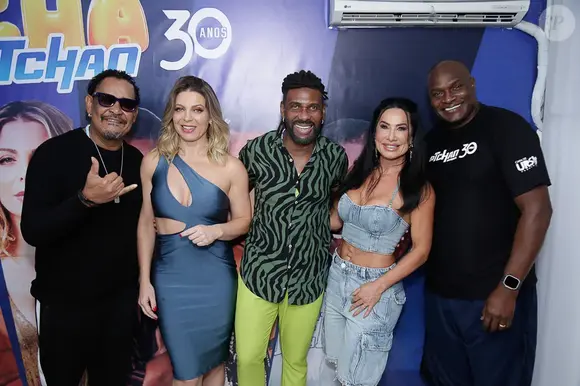 Scheila Carvalho e Cumpadre Washington fizeram as pazes e participaram da turnê de 30 anos do É O Tchan