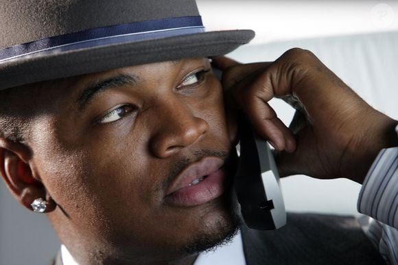 Ne-Yo não acreditou quando ouviu uma voz se identificar como Michael Jackson ao telefone e encerrou a chamada. Segundo relato do cantor reproduzido pelo portal Música no Ponto, o mal-entendido foi esclarecido cerca de dez minutos depois, quando Peter Lopez, representante do Rei do Pop, entrou em contato para explicar que o artista realmente havia ligado para ele