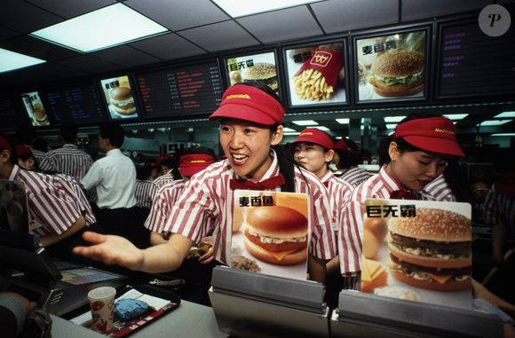 Com a promoção, o McDonald's lotou de colecionadores que compraram vários lanches para vender as cartas posteriormente