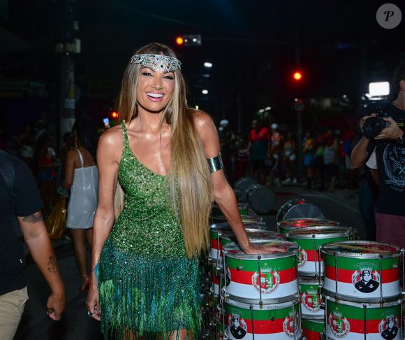 Patrícia Poeta compareceu à vários ensaios da escola antes do 'grande dia' do desfile.