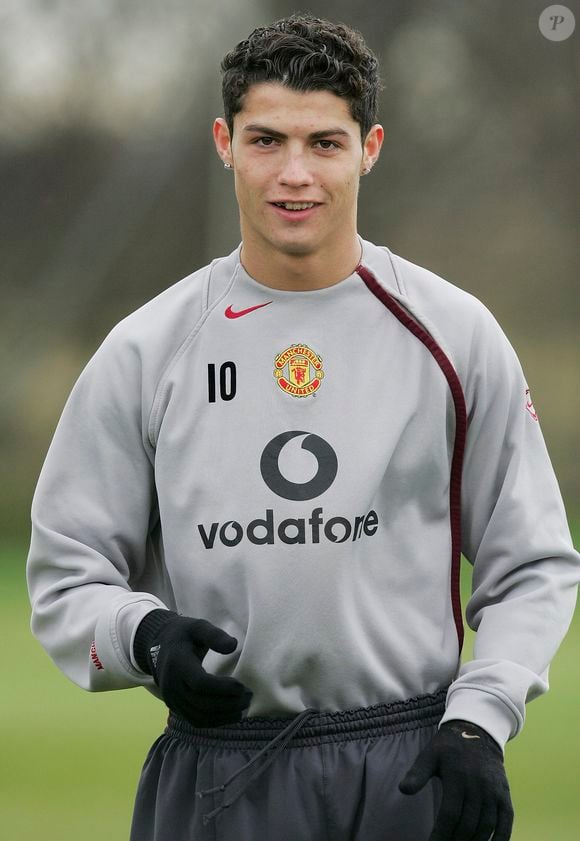 Cristiano Ronaldo começou a mudar sua aparência logo nos primeiros anos da carreira profissional