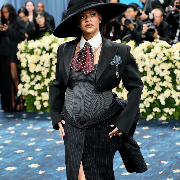 Agora com 7 meses, Rocki já estrelou sua primeira capa de revista ao lado de Rihanna, que se derreteu pela filha