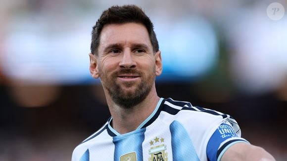 Aos 11 anos, Messi media apenas 1,30 m. Décadas depois, soma 18 gols em Copas e um recorde histórico. Conheça a história que poucos fãs conhecem