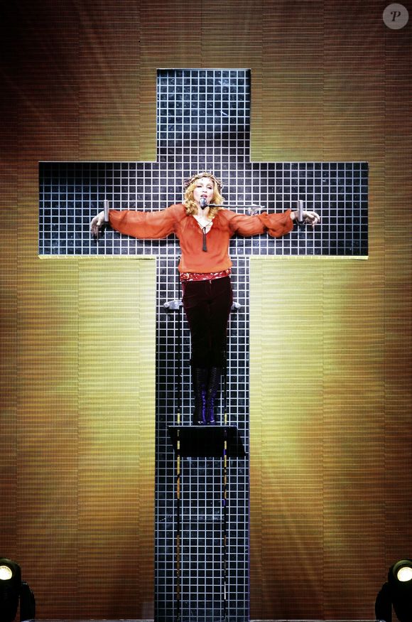 Madonna, que foi excomungada três vezes desde 1989 por performances e declarações que incomodaram o Vaticano, fez um pedido público e direto ao Papa Leão XIV: que ele visite a Faixa de Gaza para levar “luz às crianças antes que seja tarde demais”