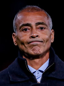 Virou alvo! Justiça manda bloquear cachê de Romário na CazéTV por dívida de R$ 32,4 milhões; saiba o que aconteceu