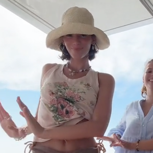 Bruna Marquezine em vídeo nas redes sociais com uma dança ao lado da irmã, Luana