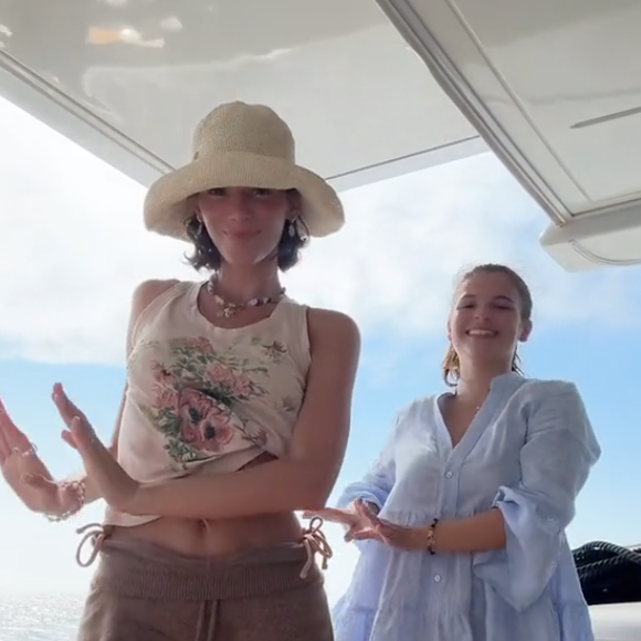 Bruna Marquezine em vídeo nas redes sociais com uma dança ao lado da irmã, Luana