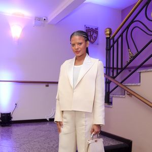 Bella Campos brilhou no tapete vermelho do 53º Festival de Cinema de Gramado.