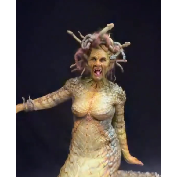 Internet vai ao delírio com nova criação da modelo e fãs declaram que só esperam o Halloween para ver sua fantasia