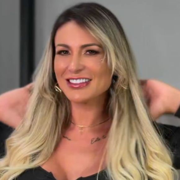 Andressa Urach comenta partida que terminou em 3x3: 'Que jogo sofrido! Ainda bem que o Inter conseguiu recuperar e empatar. Senão eu nunca mais assistiria a um jogo no estádio. Primeira vez que eu venho e já fico traumatizada '