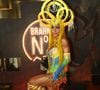 Ao chegar pela Avenida neste domingo (2), a esposa de Nicolas Prattes chegou atraindo todos os olhares, usando um look com tendência brasilcore