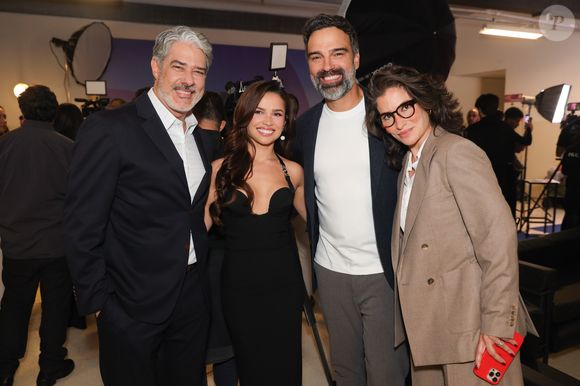 O blazer usado por Renata Vasconcellos no evento se destacava pela modelagem ampla e elegante