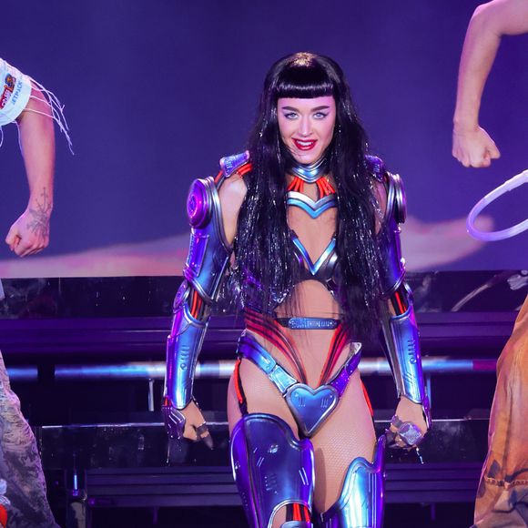 Katy Perry mostra que está focada em recomeços: carreira em alta, turnê mundial e um rumor de um novo amor surgindo no horizonte