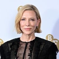 Sirsasana, a postura de ioga de cabeça para baixo mais difícil: Cate Blanchett adora para relaxar, mas não convence a ciência