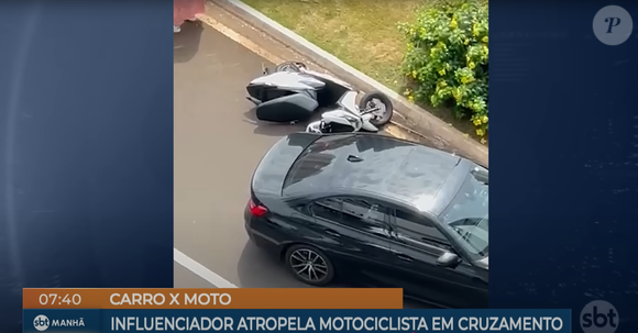 Câmeras registram momento em que influenciador atinge motociclista em cruzamento movimentado