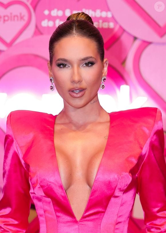 Seguranças surpreendem ao encontrar pessoa escondida no local do evento de Virginia Fonseca