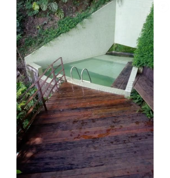O imóvel tem altura equivalente a quatro escadas, por isso é chamada de casa na árvore