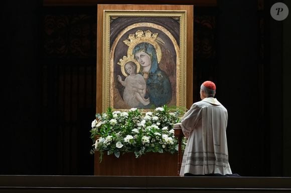 Durante a internação de Francisco, antes de sua morte, Robert Prevost comandou uma oração pelo antigo pontífice na Praça de São Pedro, no Vaticano
