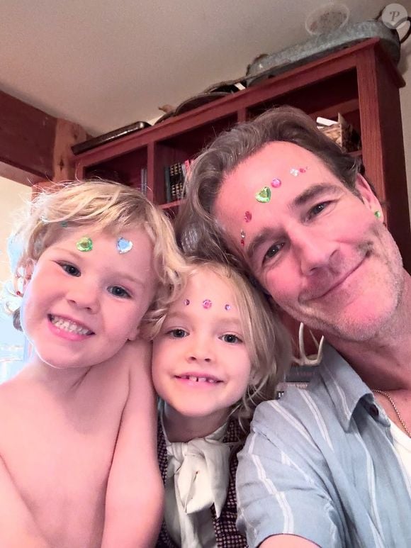 Morte de James Van Der Beek: a família depende de uma vaquinha para se reerguer financeiramente, já que todas as economias foram investidas no tratamento