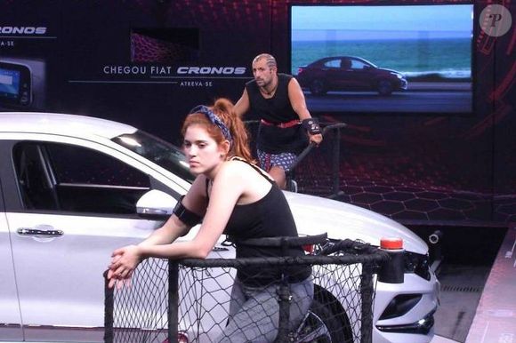 O maior recorde da história do 'BBB' ainda pertence a Ana Clara e Kaysar! Em 2018, os dois ficaram 42 horas e 58 minutos em uma plataforma giratória, protegidos por cintos de segurança