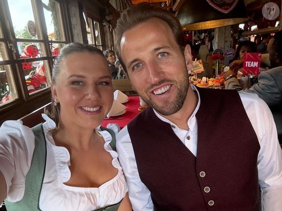 Harry Kane chega embalado na Copa do Mundo 2026 e conta com o apoio de Katie Goodland, esposa, amiga de infância e companheira desde os tempos de escola