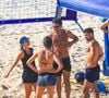 Agatha Moreira e Rodrigo Simas começaram a sexta-feira (28) jogando vôlei na Barra da Tijuca