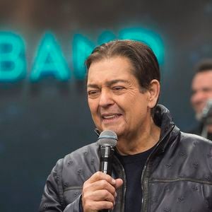 O estado de saúde de Faustão voltou a preocupar fãs nesta quarta-feira (27). Internado desde segunda-feira (25), o apresentador segue no Hospital Albert Einstein após retirada de sonda gástrica. A assessoria garantiu: 'Está tudo bem e sob controle'