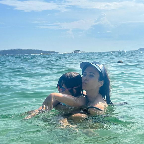 Desde o réveillon, Tatá Werneck está fazendo uma viagem de férias entre seus amigos