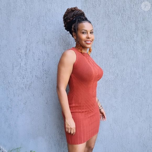 Sol Vega gosta de looks colados que exibem sua boa forma