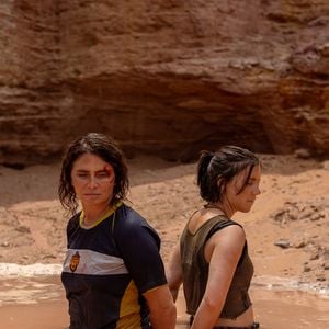 Ao tentar se disfarçar, Patrícia é descoberta e inicia uma jornada de desespero ao lado de Luiza, lutando pela própria vida