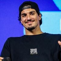 'BBB 26' com cota ex-Gabriel Medina? Em Casa de Vidro, candidata à Pipoca revela beijo no surfista: 'Nem deve lembrar'