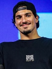 'BBB 26' com cota ex-Gabriel Medina? Em Casa de Vidro, candidata à Pipoca revela beijo no surfista: 'Nem deve lembrar'