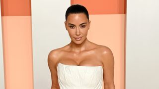 Zero álcool e dieta anti-inflamatória: poucos sabem, mas segredo do corpo de Kim Kardashian aos 44 anos tem a ver com uma doença incurável da modelo