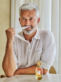 Pierre Aulas, perfumista francês sobre o boom do pistache em perfumes gourmand: 'É um pouco menos açucarado, e seu aroma é bastante sutil'