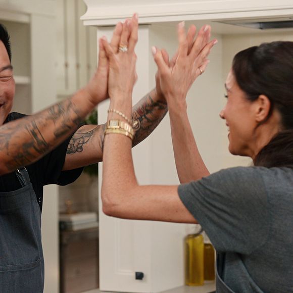 A série contará com oito episódios, e os fãs da artista podem conferir que o gosto pela culinária e decoração de Meghan serão abordados, já que o trailer mostra ao telespectador a Duquesa de Sussex cozinhando e recebendo alguns convidados em sua casa.