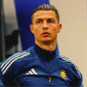Cristiano Ronaldo cometeu gafe em 201 ao tirar garrafas de Coca-cola da mesa durante coletiva