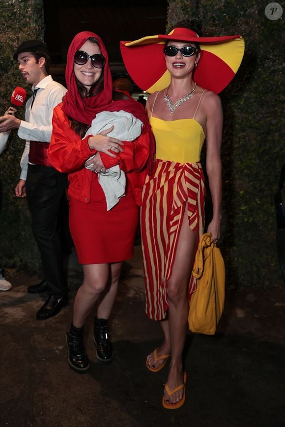 Nathalia Dill encarnou a icônica vilã Nazaré Tedesco (Senhora do Destino) com o vestido vermelho e o bebê sequestrado no colo! Ao lado dela, Agatha Moreira brilhou de Tieta, com um chapelão colorido e óculos escuros. Divas!