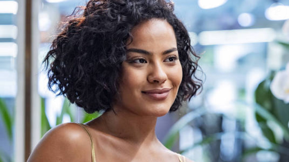 Maria de Fátima (Bella Campos) se tornou influencer de sucesso em 'Vale Tudo'