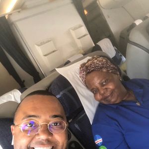 'Está doendo muito, mas o samba não pode parar, vida que segue', afirmou Dudu Nobre ao anunciar a despedida de Anita Nobre com uma roda de samba