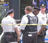 O prefeito de Nova York, Zohran Mamdani, afirmou que duas pessoas foram esfaqueadas na Times Square antes de agentes usarem uma arma de choque e efetuarem disparos. Segundo a Reuters, com informações publicadas pela CNN Brasil, uma das vítimas era a executiva Erin Piacenti.